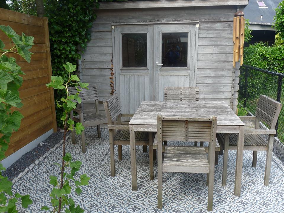 FotoPortugese tegels buiten leggen? Dit wil je weten over cementtegels en keramische tuintegels